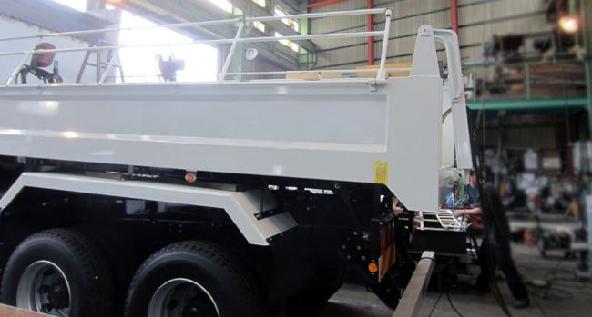 修理・整備　特殊車両メーカーのサービス工場